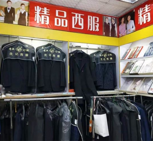 店面西服陈列